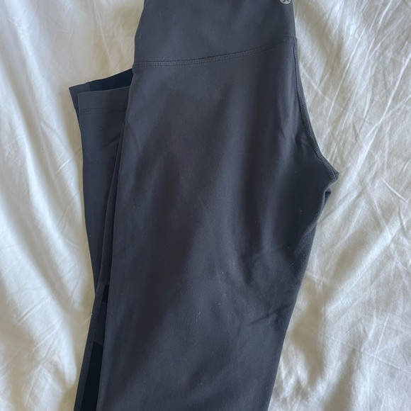 Lululemon Tech Mesh WunderUnders - size 6 - Picture 4 of 4